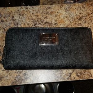 Michael kors wallet